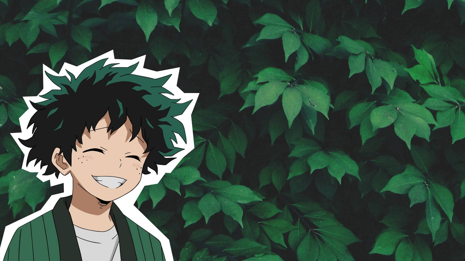 反派 Deku 綠谷出久貼紙藝術 壁紙 — 一個開心的動畫男孩，有著尖刺的綠色頭髮，在茂密的綠色樹葉背景前燦爛地微笑。