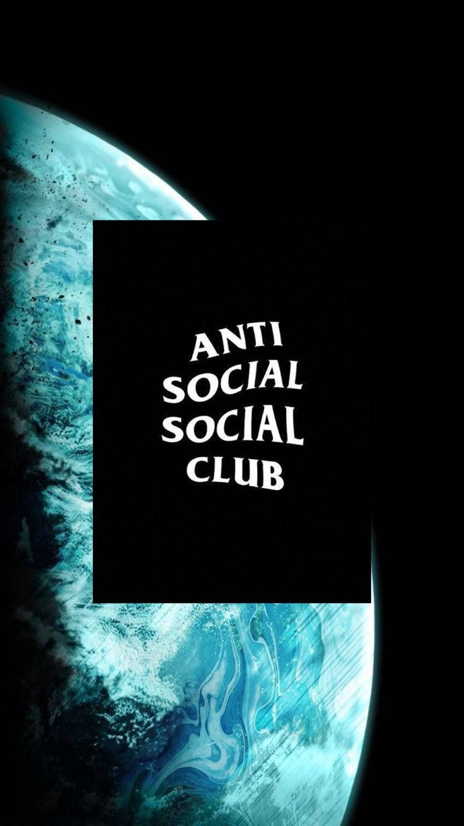 黑色長方形，白色文字「ANTI SOCIAL SOCIAL CLUB」，在太空中的藍色星球上。