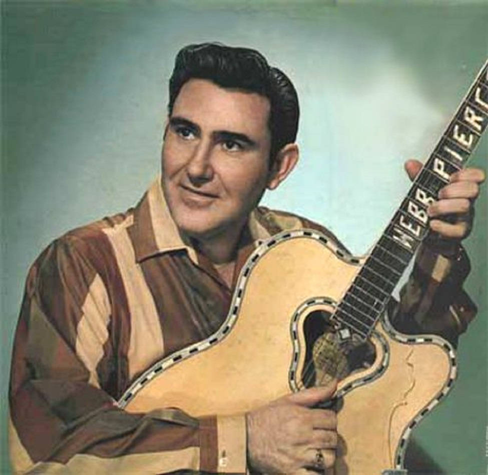 受尊崇的美國鄉村歌手韋伯·皮爾斯油畫肖像 壁紙 — 音樂家 Webb Pierce 的復古肖像，他手持標誌性結他，背景是柔和青綠色的錄音室。