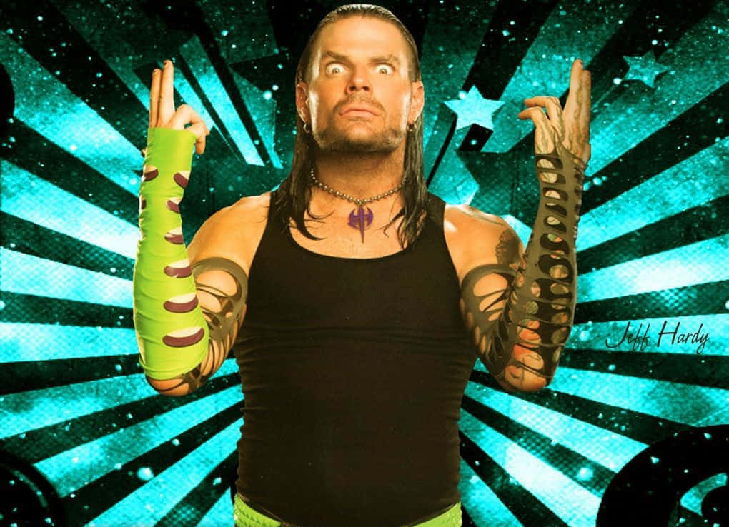 摔角手 Jeff Hardy 帶有紋身和綠色手臂繃帶，在藍綠色星爆背景前。