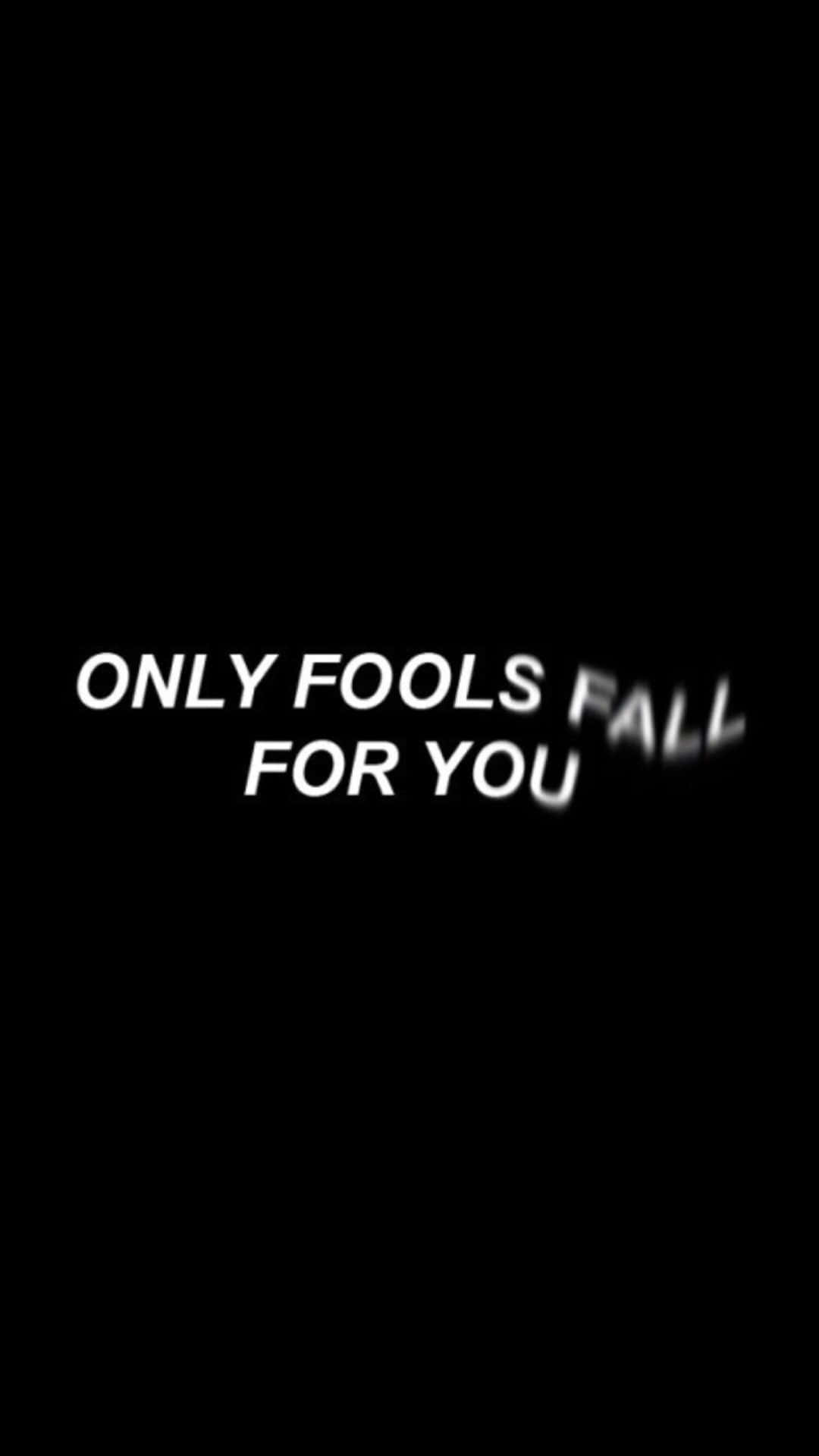 黑色背景上粗體白色文字寫著 only fools fall for you