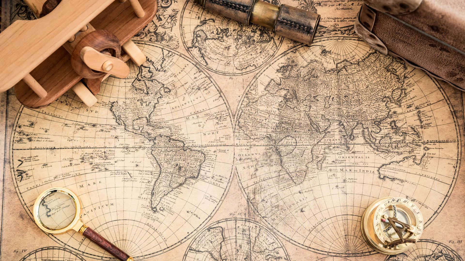 古董探險工具排列在舊世界地圖上，用於冒險旅行。