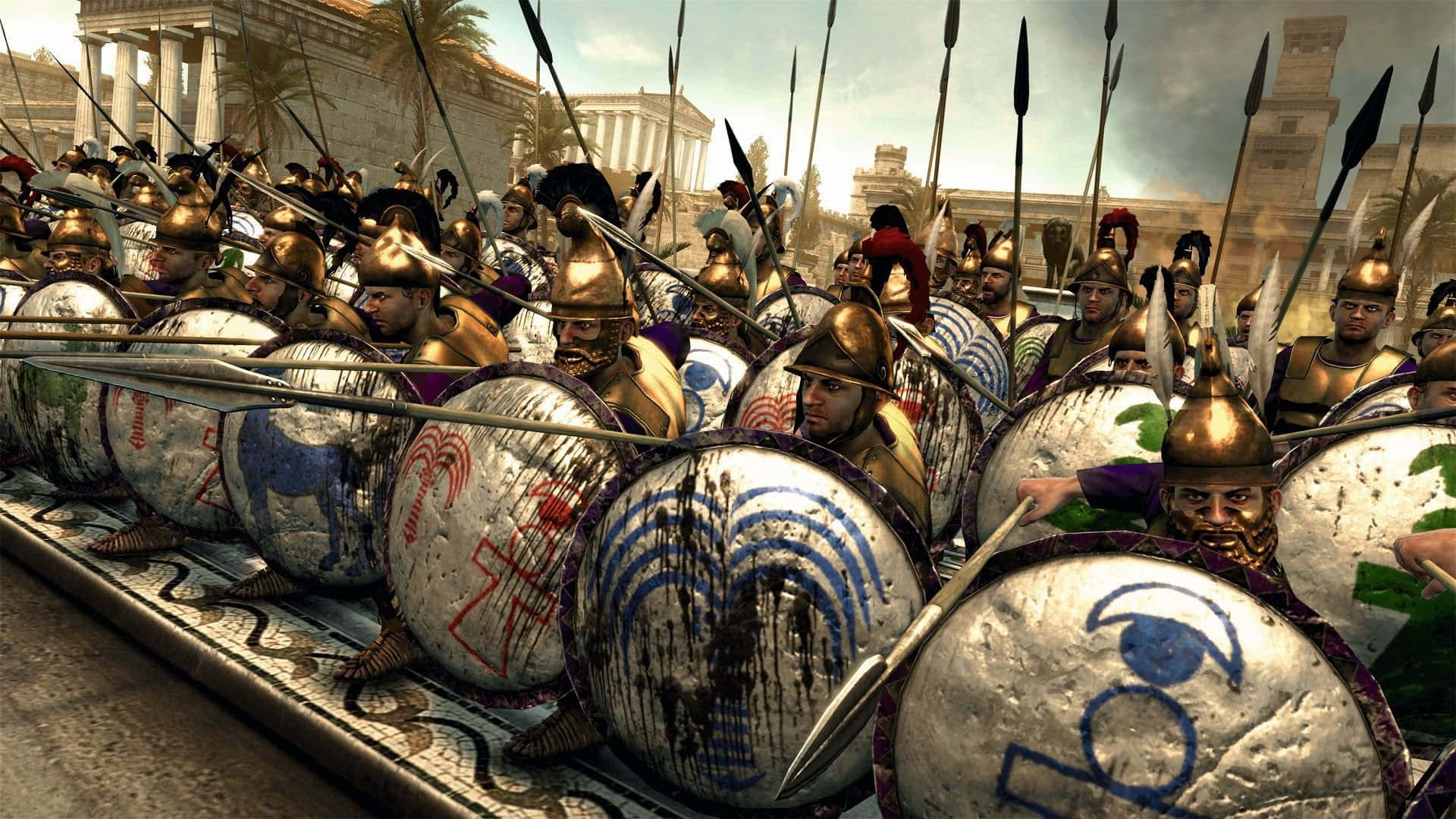 Total War Rome 2 桌布 壁紙 — 古希臘重裝步兵身穿青銅盔甲，手持圓盾和長矛，以密集隊形前進，背景是古典柱子和棕櫚樹。