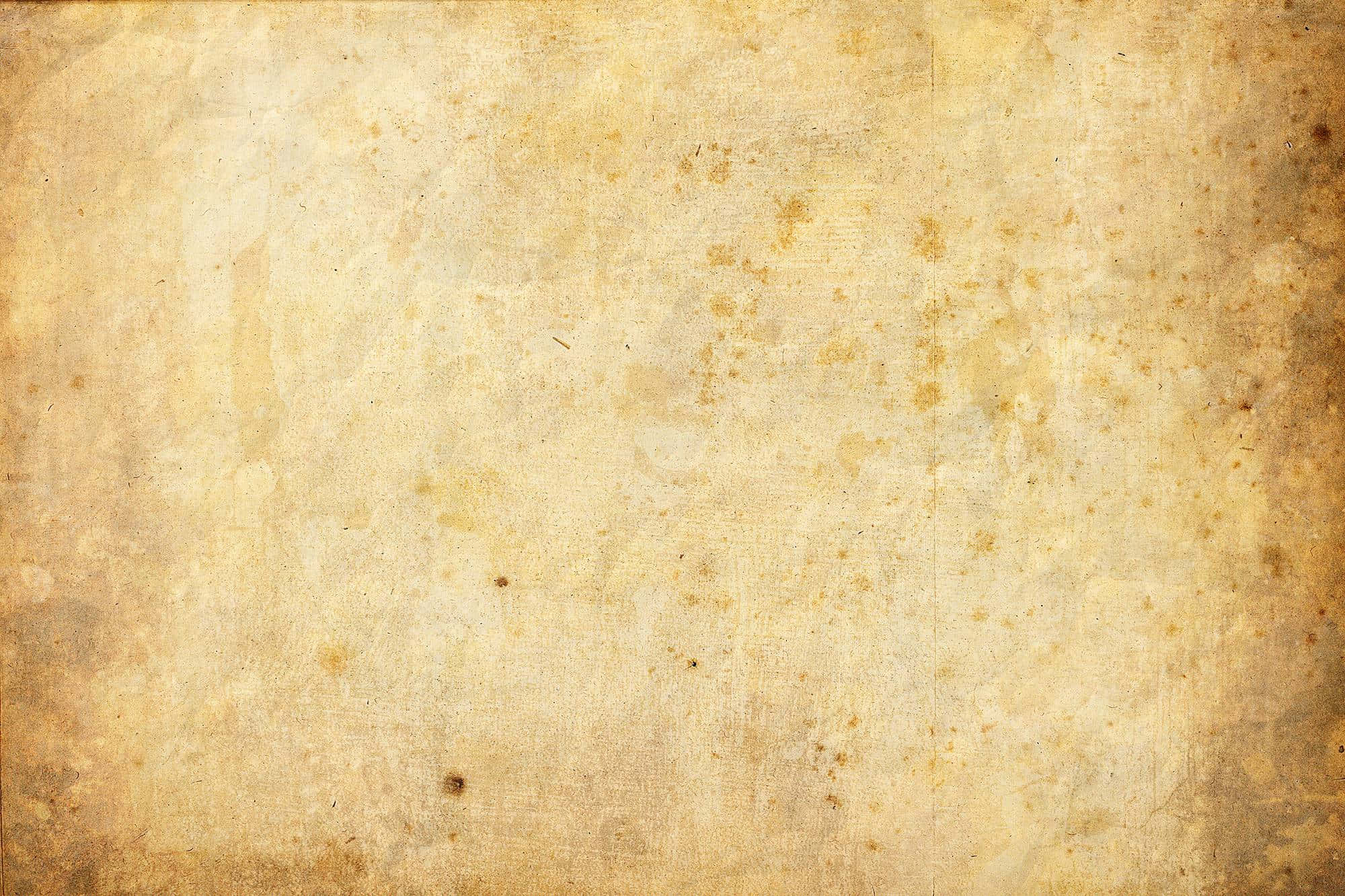 古舊泛黃羊皮紙背景 壁紙 — 一張風化嘅米色羊皮紙，帶有細微污漬同紋理老化效果。