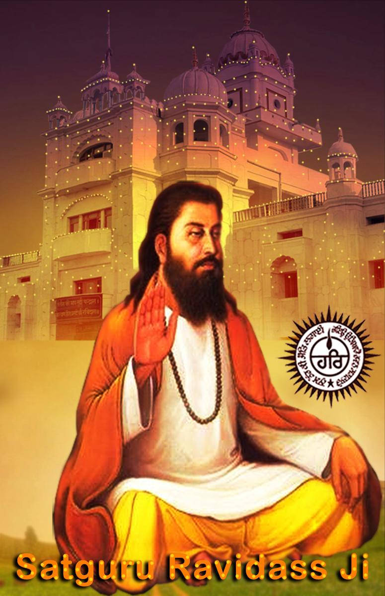 Satguru Ravidass Ji 身穿橙色長袍，在黃昏時分坐在寺廟前。
