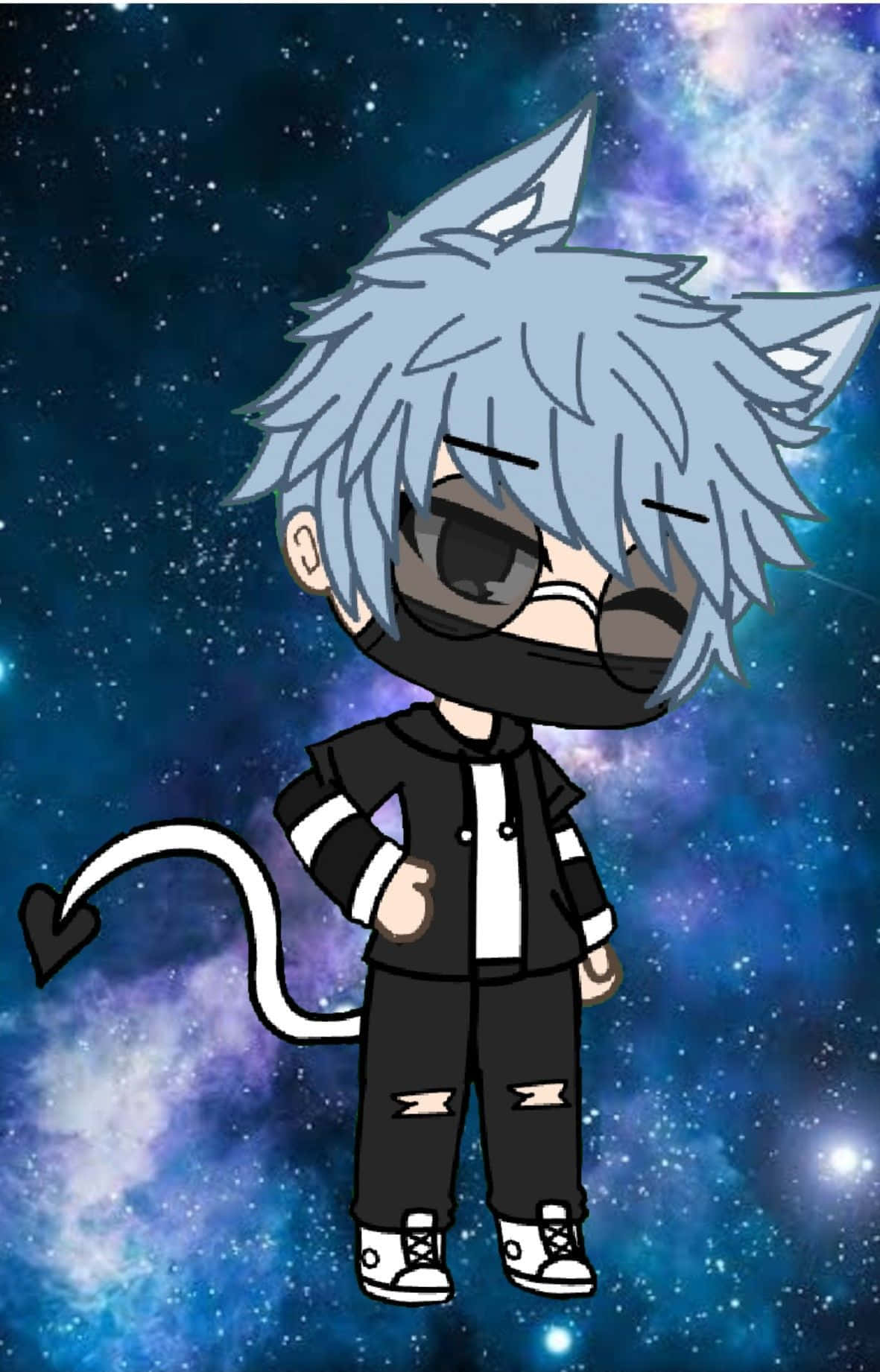 可愛 Gacha Life 男孩正在玩最愛遊戲 壁紙 — 一個藍色頭髮、有惡魔尾巴的Q版動漫角色，自信地站在充滿活力的宇宙銀河背景前。
