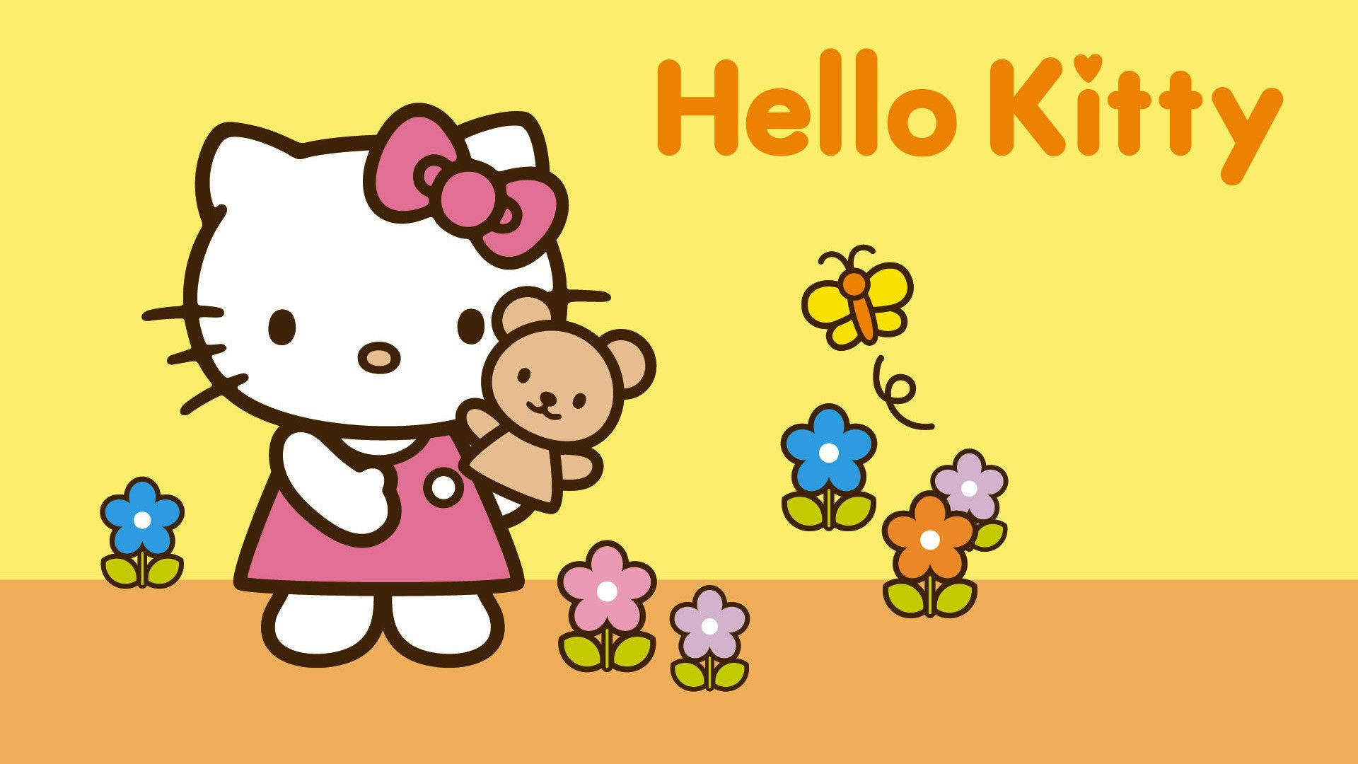 可愛 Hello Kitty 黃色桌面 壁紙 — Hello Kitty 身穿粉紅色連衣裙，在黃色背景上抱著泰迪熊，周圍環繞著色彩繽紛的花朵和一隻蝴蝶。