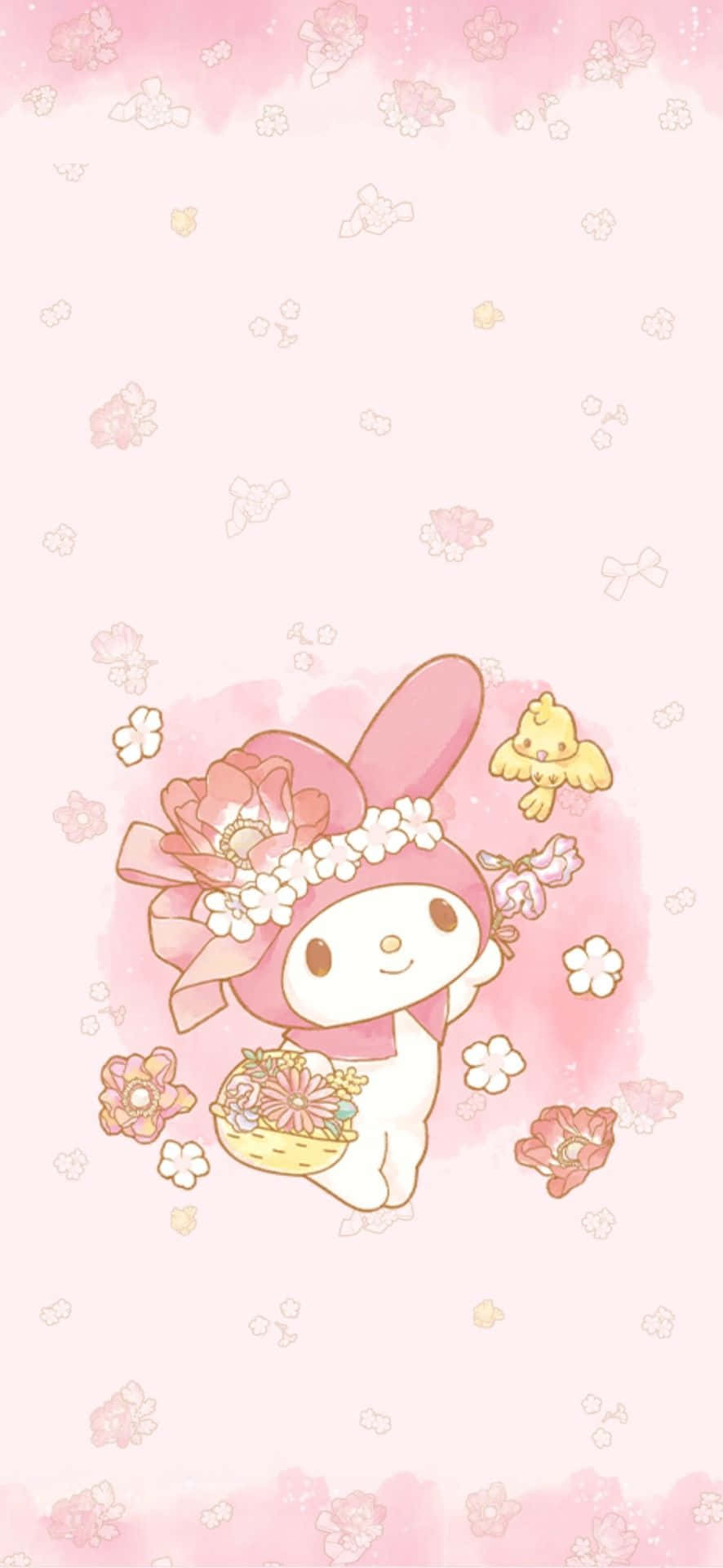 可愛 My Melody 壁紙 — 一個可愛的粉紅色兔子角色，戴著花卉頭飾，拿著一籃花，一隻小鳥在柔和的粉紅色背景附近飛翔。