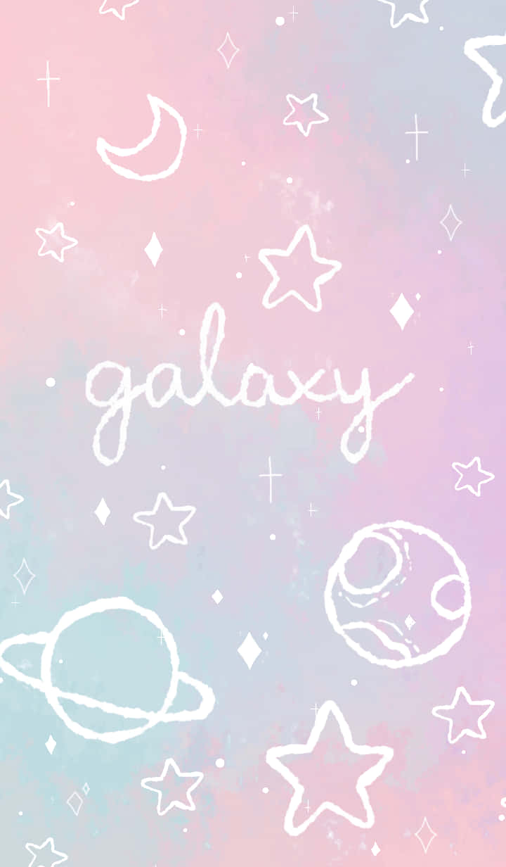 可愛 Pastel 星空手繪圖 壁紙 — 粉彩漸變天空，帶有白色輪廓星星、行星和彎月，以及手寫銀河文字。