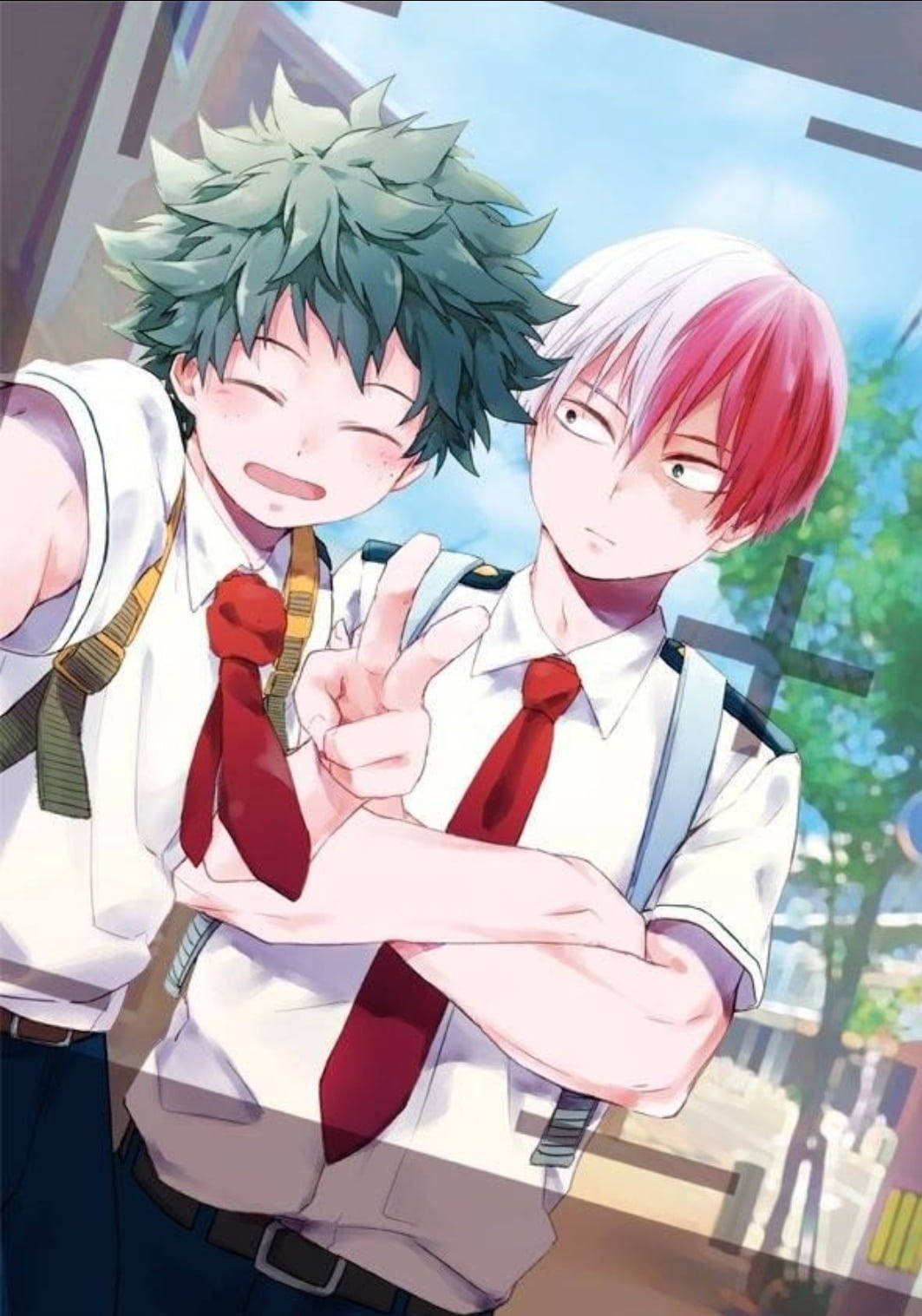 可愛Deku與Todoroki 壁紙 — 兩個穿著校服的動畫男孩在戶外愉快地擺姿勢，其中一個做出和平手勢。