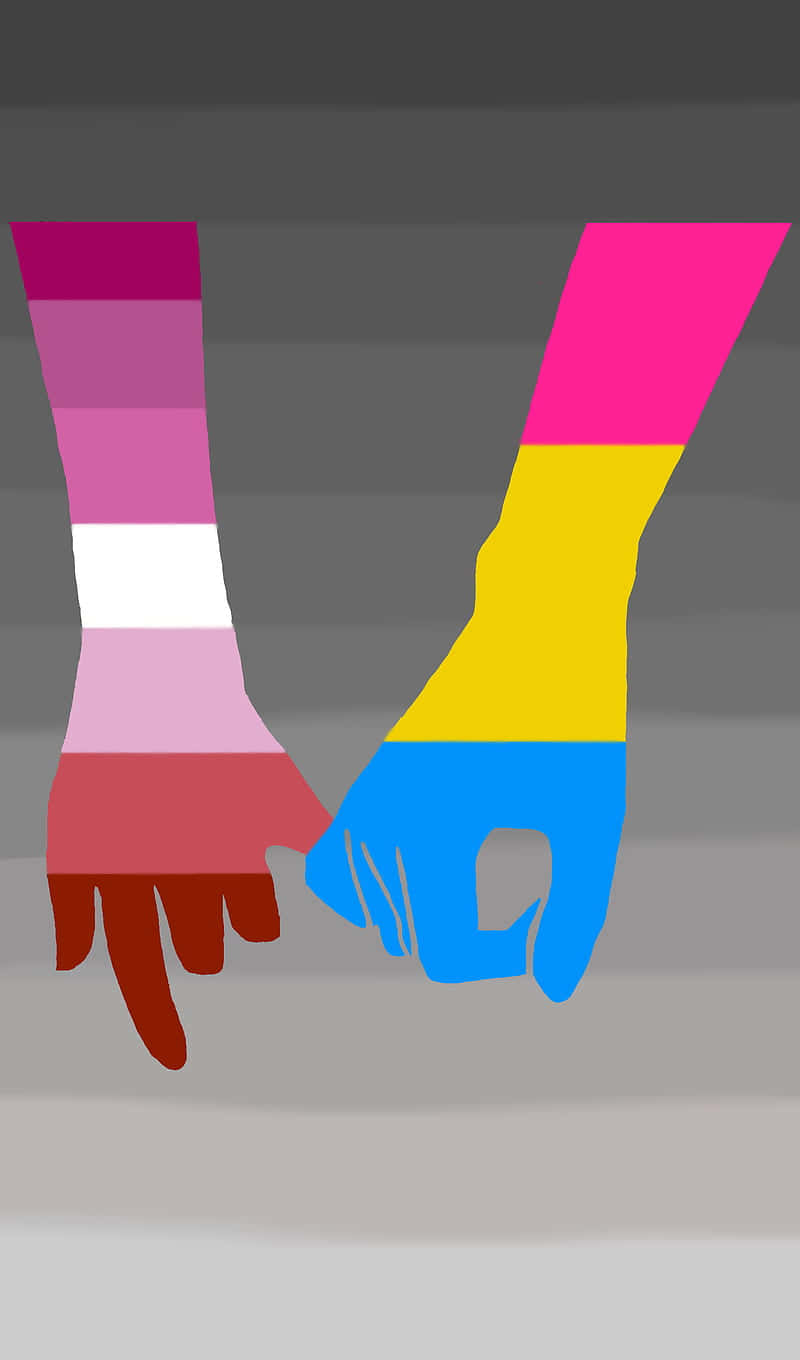 可愛LGBT女同性戀與泛性戀手部 壁紙 — 兩隻風格化的手互相握住，一隻塗有泛性戀旗幟，另一隻塗有非二元性別旗幟，背景為柔和的灰色。