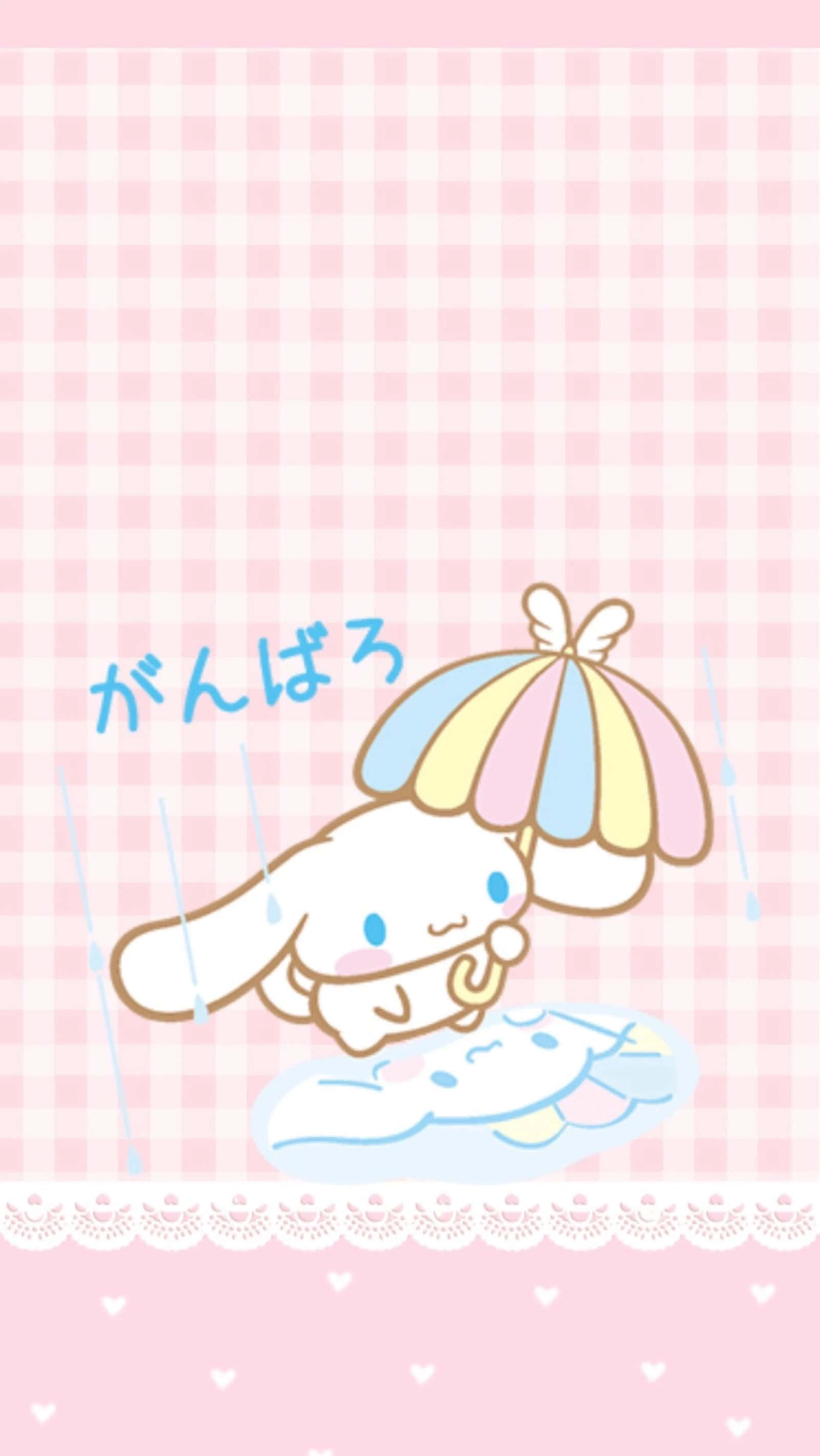 可愛事物：萌兔撐傘 壁紙 — Cinnamoroll 喺粉紅色格仔背景上，喺溫柔嘅雨中漂浮喺水氹入面，揸住一把彩虹傘。