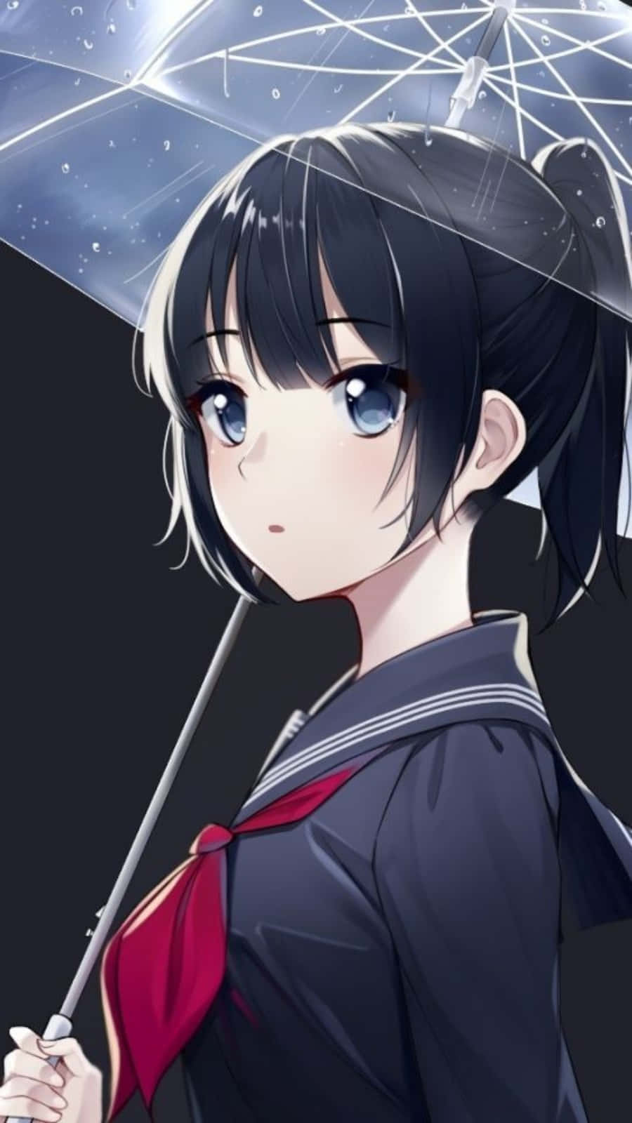 穿著校服的動畫女孩在雨中拿著透明雨傘。