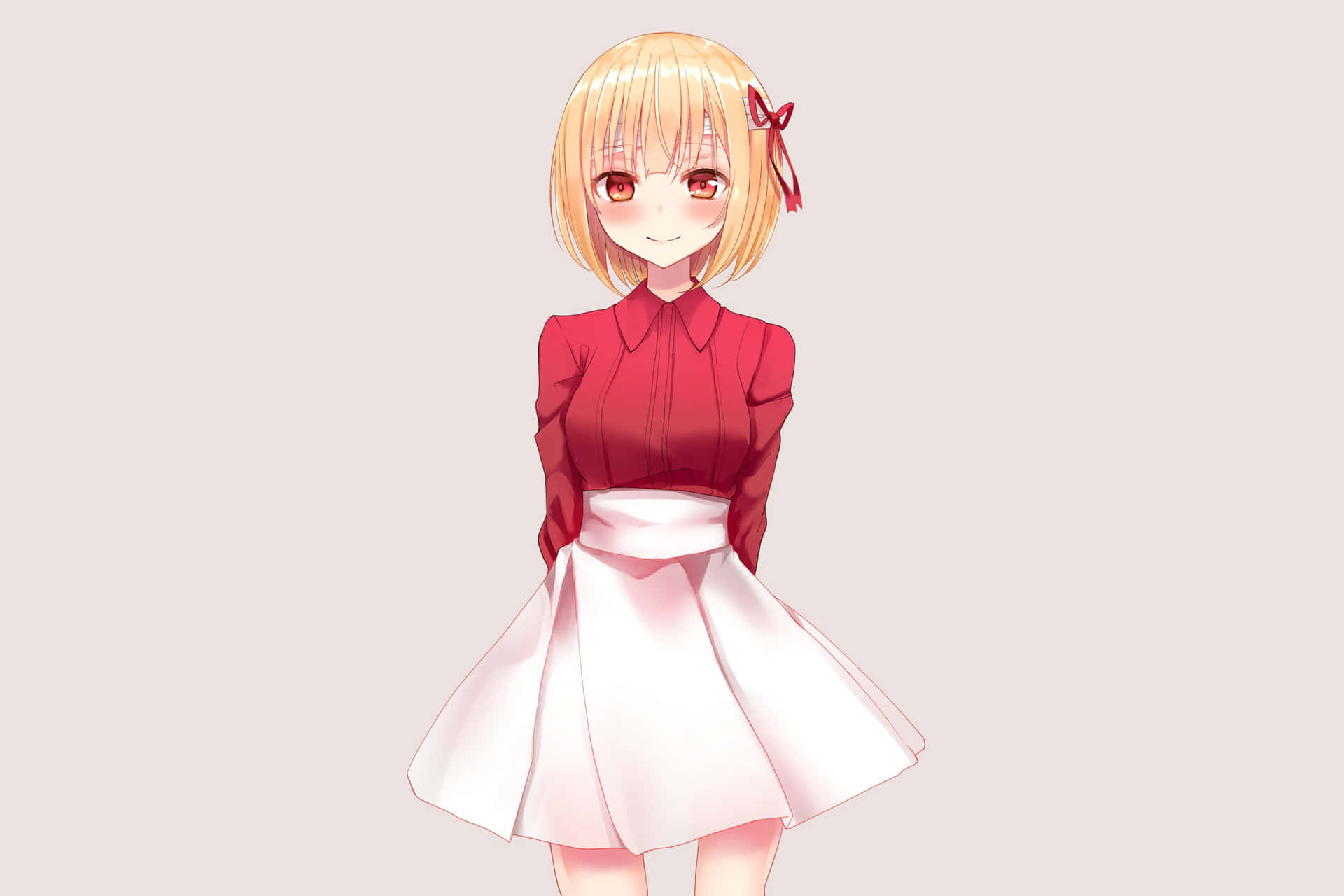 金髮紅眼的動漫女孩，穿著紅色襯衫和白色裙子