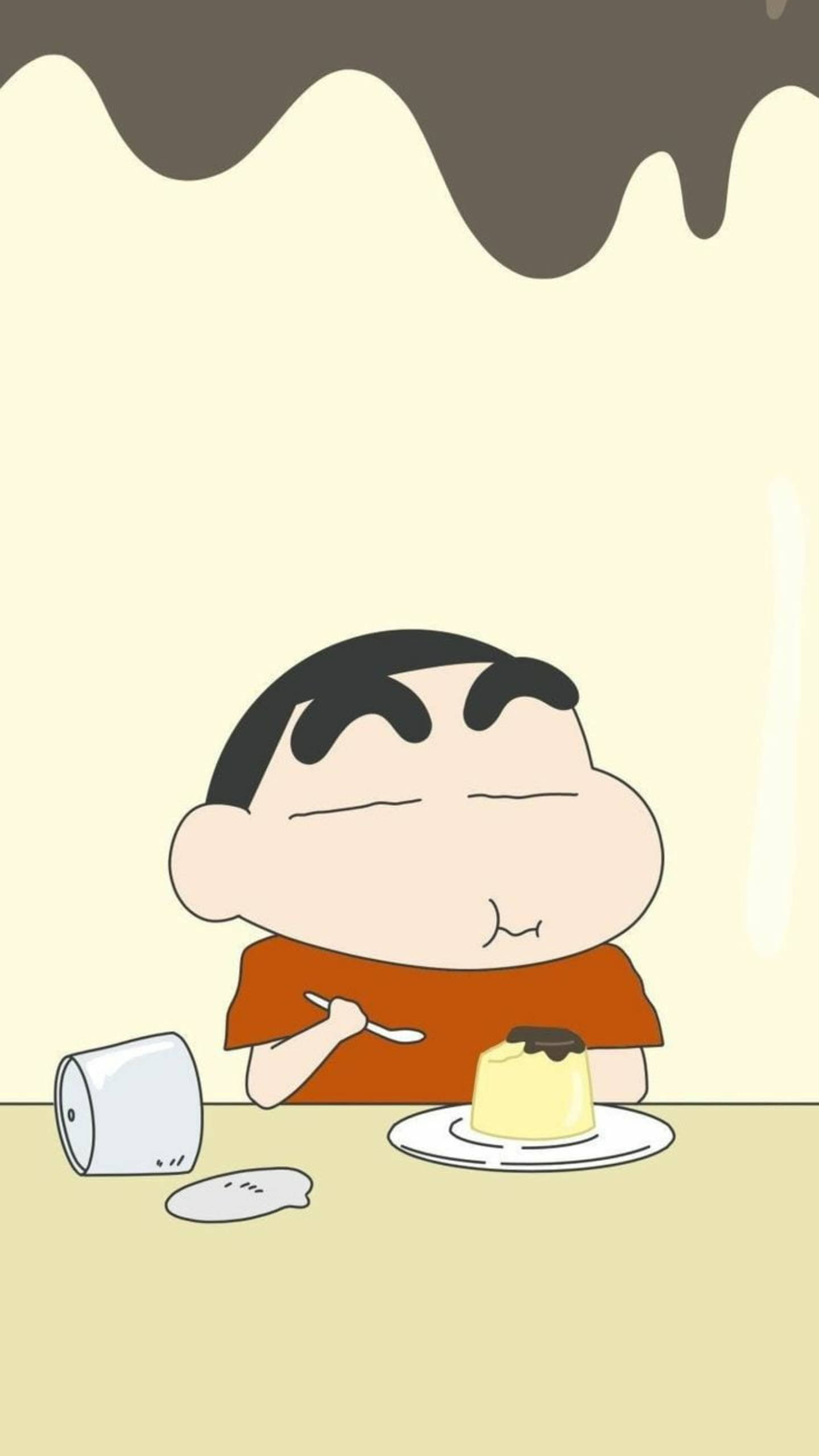 shinchan 桌布 壁紙 — 可愛卡通男孩開心吃著朱古力醬布甸，旁邊有一個打翻的杯子。