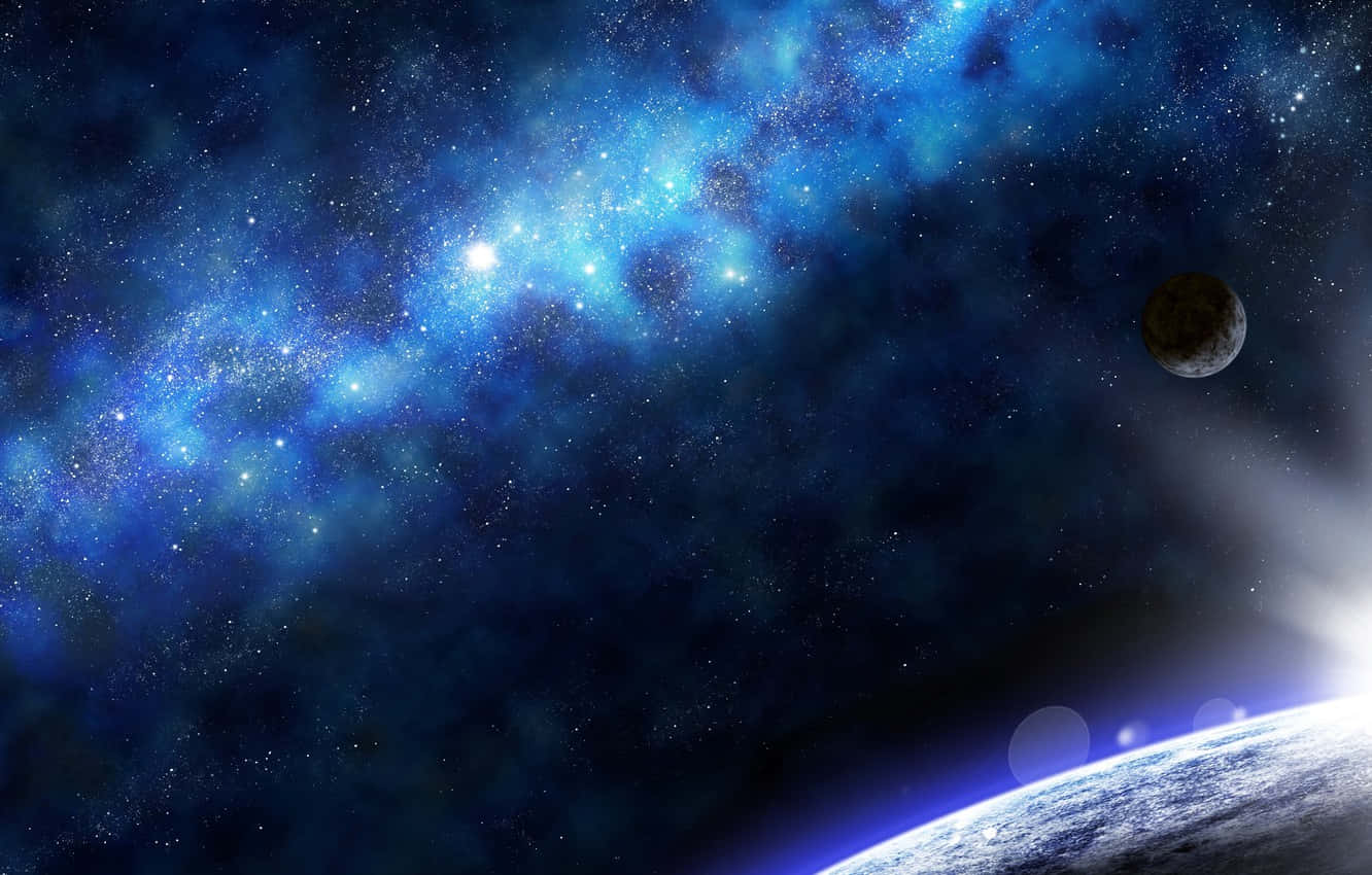 藍色星雲在行星的地平線上方閃耀，伴隨著月亮和星星的宇宙天空。