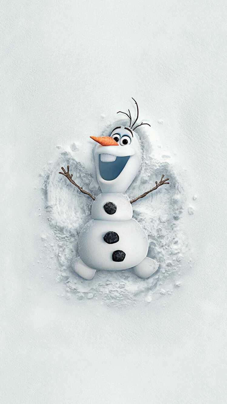 可愛奧拉夫散播冬季歡樂 壁紙 — 一個快樂的雪人，有樹枝手臂和胡蘿蔔鼻子，在雪地裡愉快地微笑。