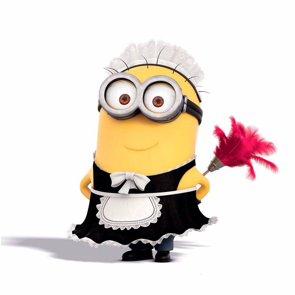 黃色Minion打扮成女傭，手持紅色羽毛撣子。