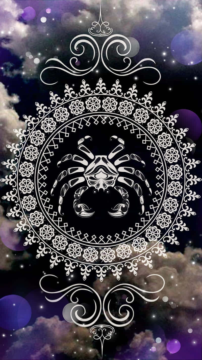 白色巨蟹座曼陀羅，背景是星光閃爍的紫色宇宙。