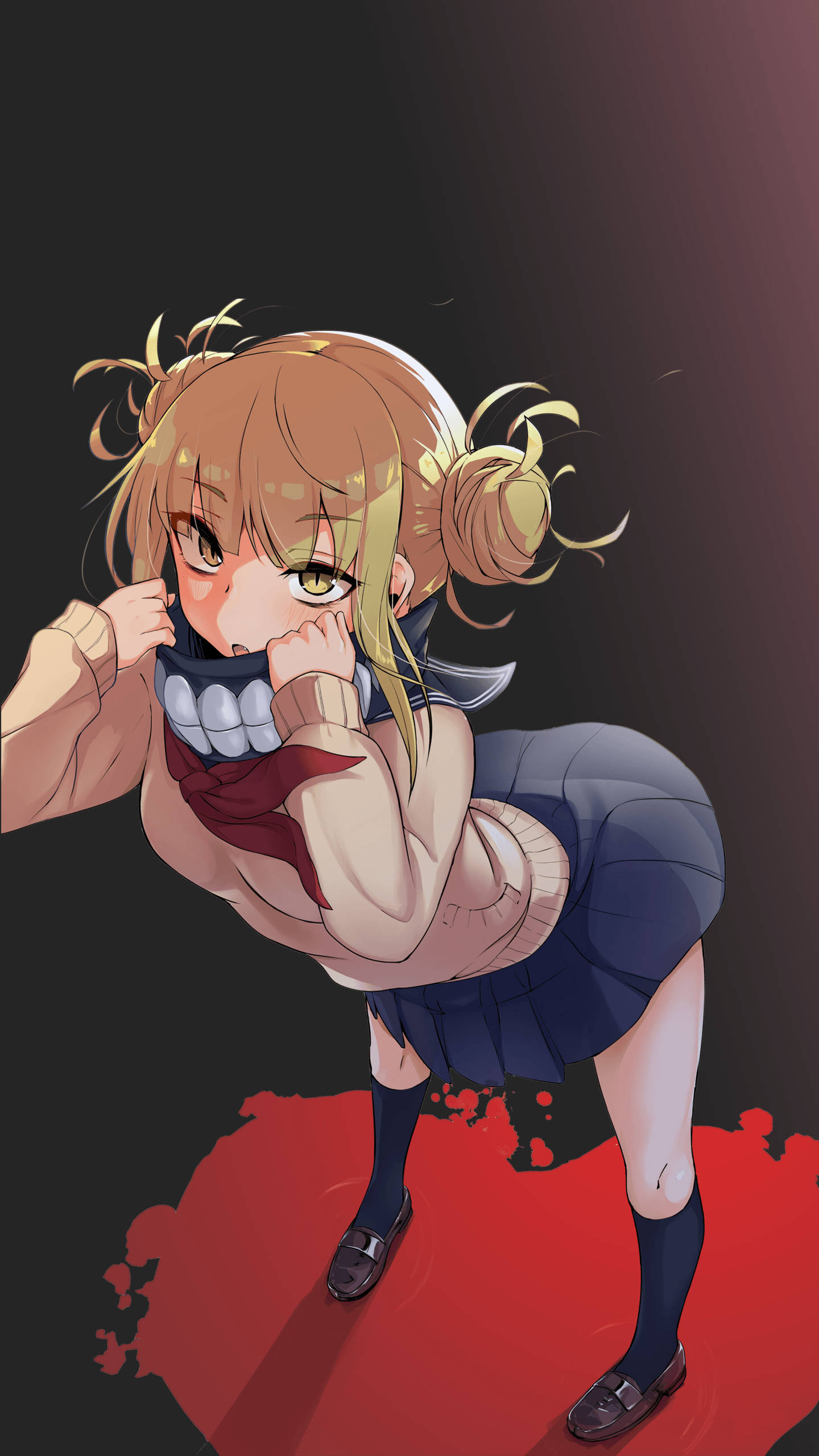 可愛性感的 Himiko Toga 壁紙 — 金髮雙馬尾的動漫少女站在深色漸變背景前的紅色飛濺上，咬著帶刺的項圈。
