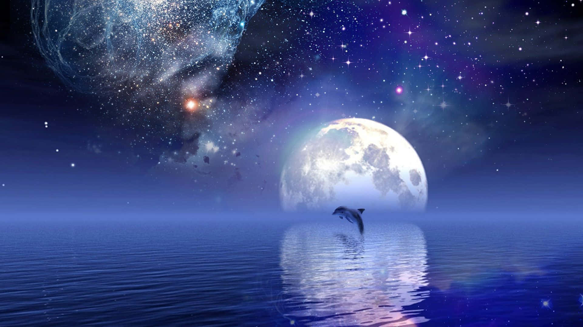 可愛海豚滿月圖 壁紙 — 海豚從平靜的海洋中躍起，在繁星點點的夜空下，一輪巨大的月亮和發光的星雲。