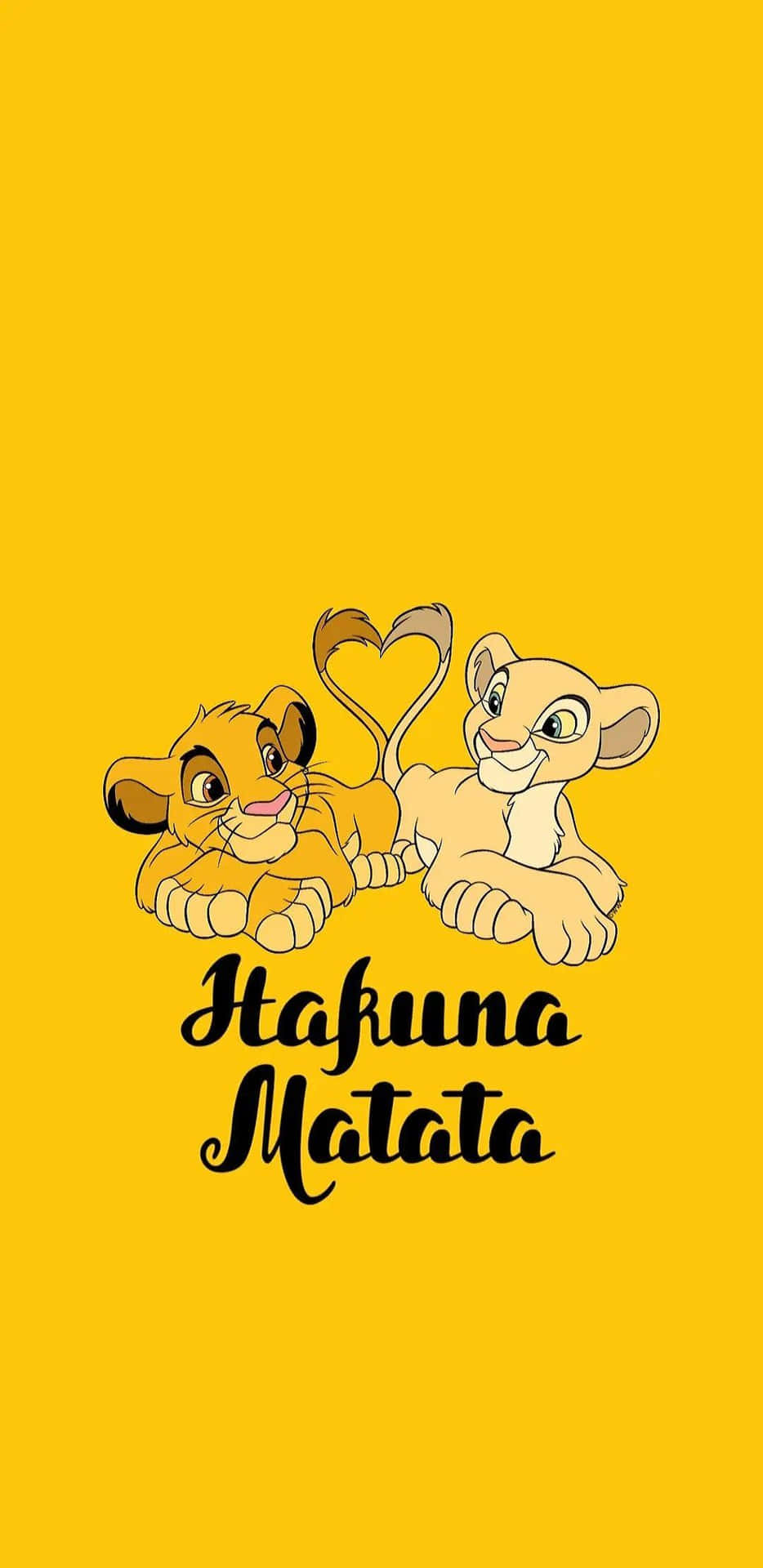 兩隻卡通獅子BB喺黃色背景上用尾巴形成一個心形，上面有「Hakuna Matata」字樣。