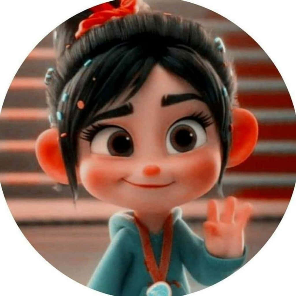 可愛的Vanellope TikTok頭像 壁紙 — 一個開心的動畫女孩，黑色頭髮和大眼睛，穿著藍色連帽衫和獎牌，高興地揮手。