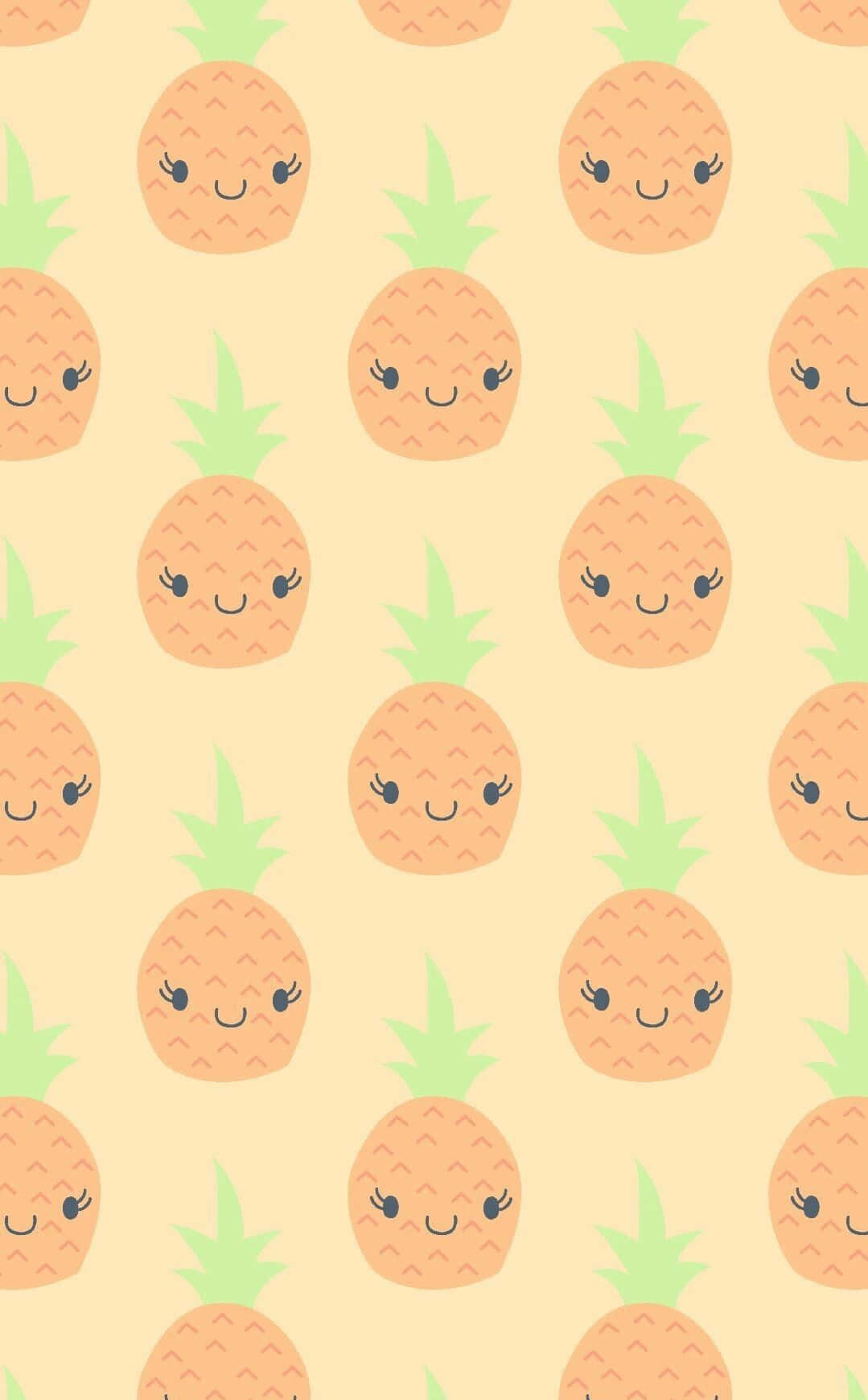 Kawaii Food 桌布 壁紙 — 可愛的卡通菠蘿，帶著笑臉和睫毛，在柔和的黃色背景上重複形成歡快的圖案。