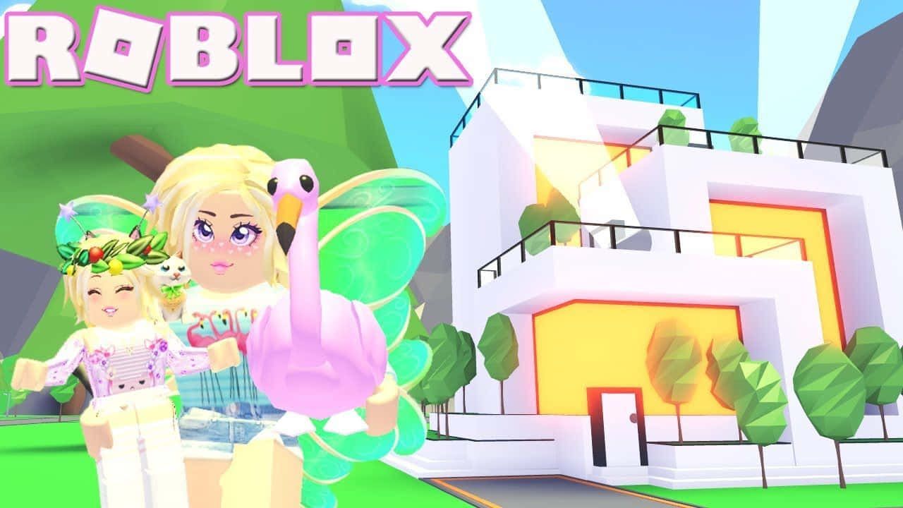 兩個帶有蝴蝶翅膀和粉紅色火烈鳥的 Roblox 角色靠近一棟現代房子。