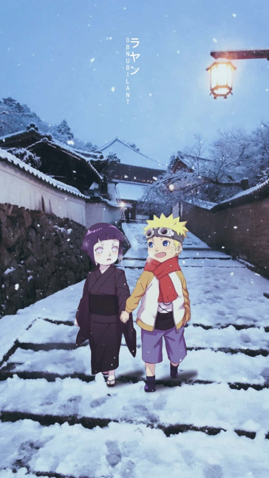 兩個動畫小孩手牽手，在黃昏時分，走過白雪覆蓋的村莊街道。
