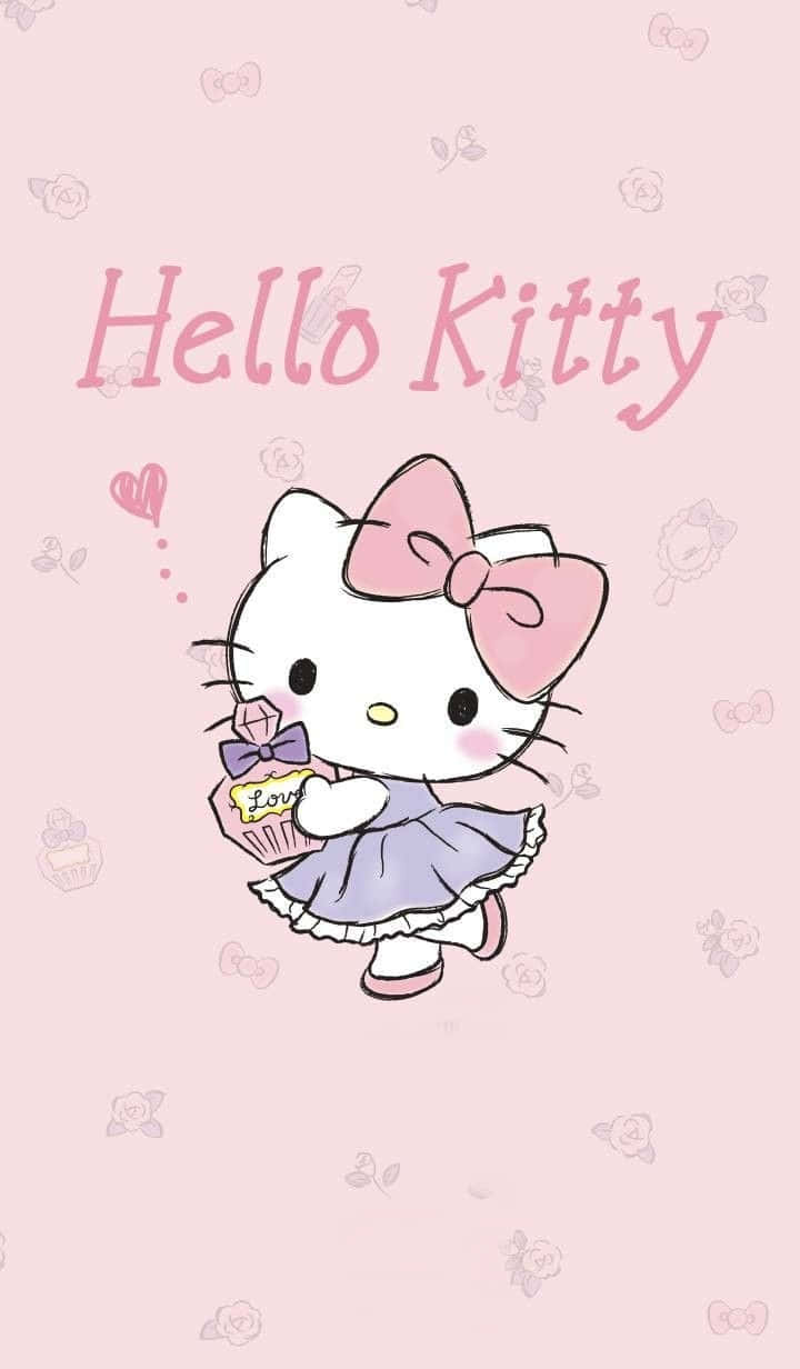 可愛粉紅 Hello Kitty 持香水 壁紙 — Hello Kitty 身穿紫色連衣裙，在帶有花卉和蝴蝶結圖案的柔和粉紅色背景前拿著一個紙杯蛋糕。