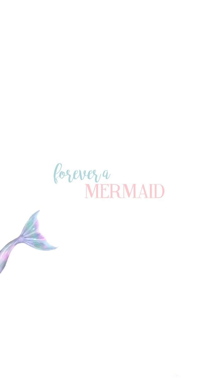 帶有彩虹色鱗片的美人魚尾巴，白底文字 forever a MERMAID