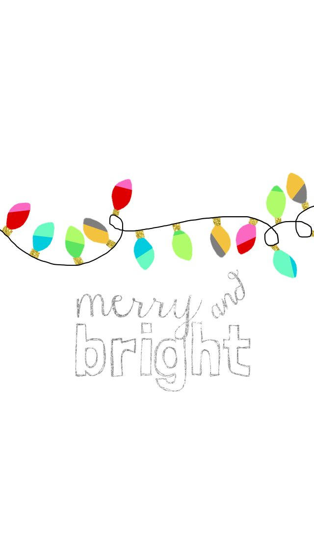 色彩繽紛的燈串在「merry and bright」文字上方