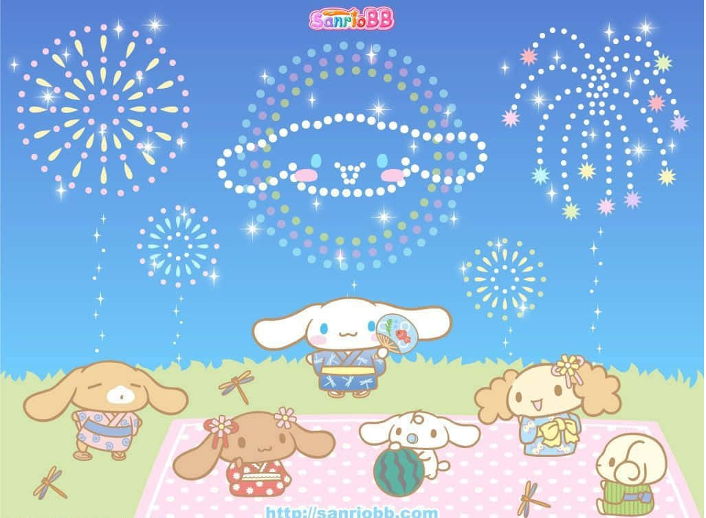 穿著和服的Sanrio角色在草地上煙花下慶祝。