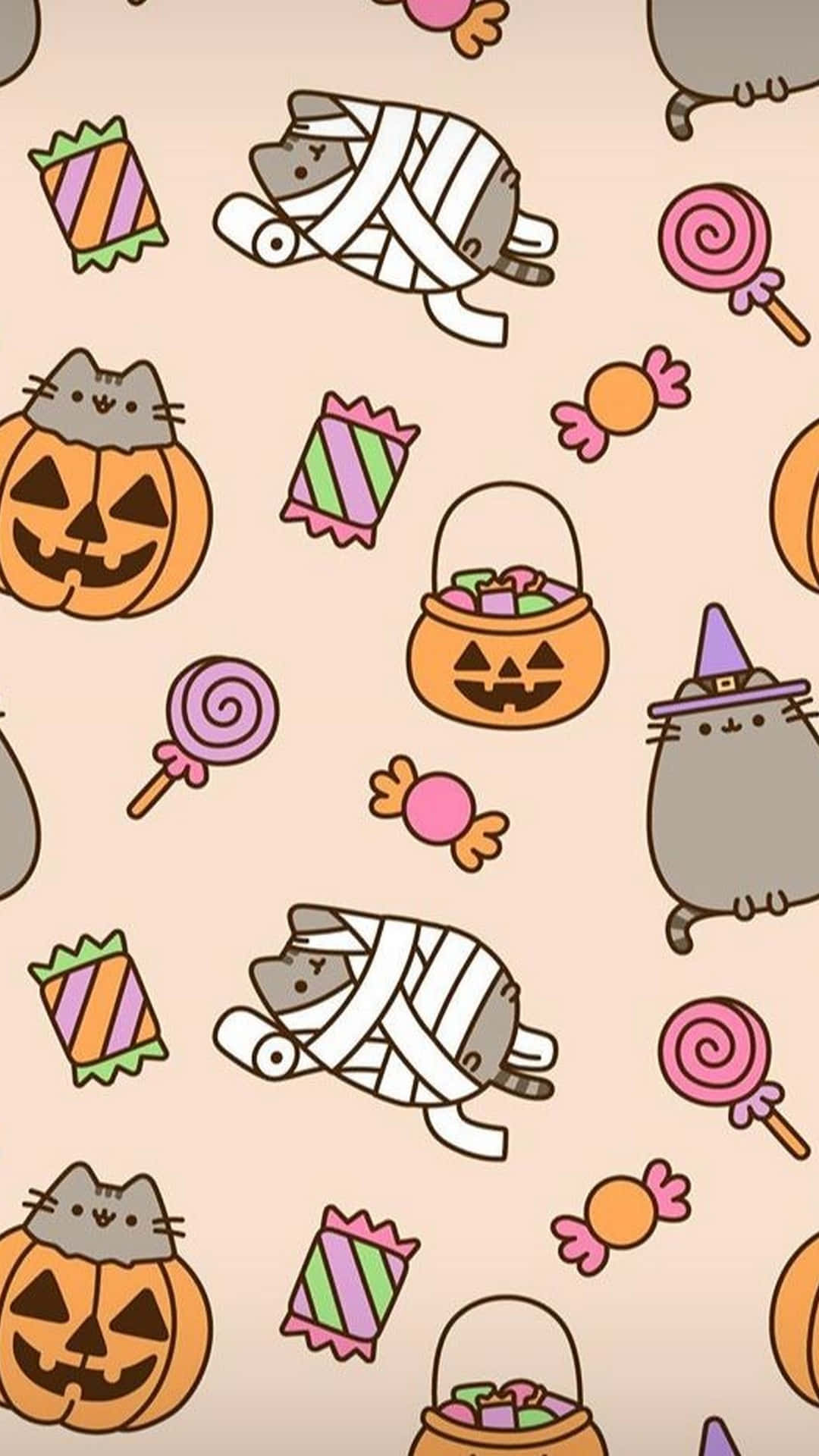 可愛萬聖節Pusheen萬聖節糖果 壁紙 — 一個可愛的萬聖節圖案，Pusheen 貓咪穿著服裝，帶著糖果、南瓜、棒棒糖和籃子，背景是柔和的桃色。