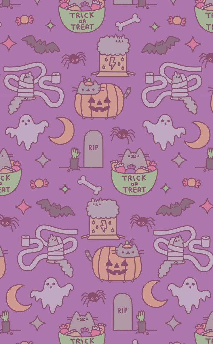 可愛萬聖節詭異氛圍 壁紙 — 紫色萬聖節牆紙圖案，Pusheen 貓咪穿著恐怖服裝，伴隨著鬼魂、蝙蝠和糖果。