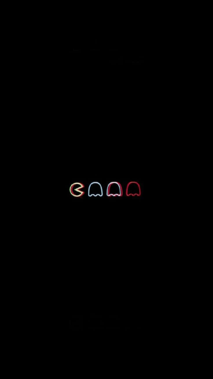 四個發光的 Pac-Man 鬼魂，以霓虹色彩呈現在黑色背景上。