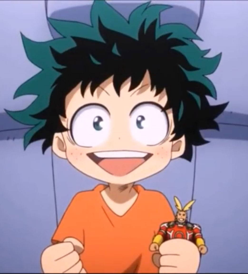 可愛開心 Deku 頭像 壁紙 — 一個開朗的年輕動畫男孩，有著尖刺的綠色和黑色頭髮，手持一個小型超級英雄動作人偶，笑容燦爛。