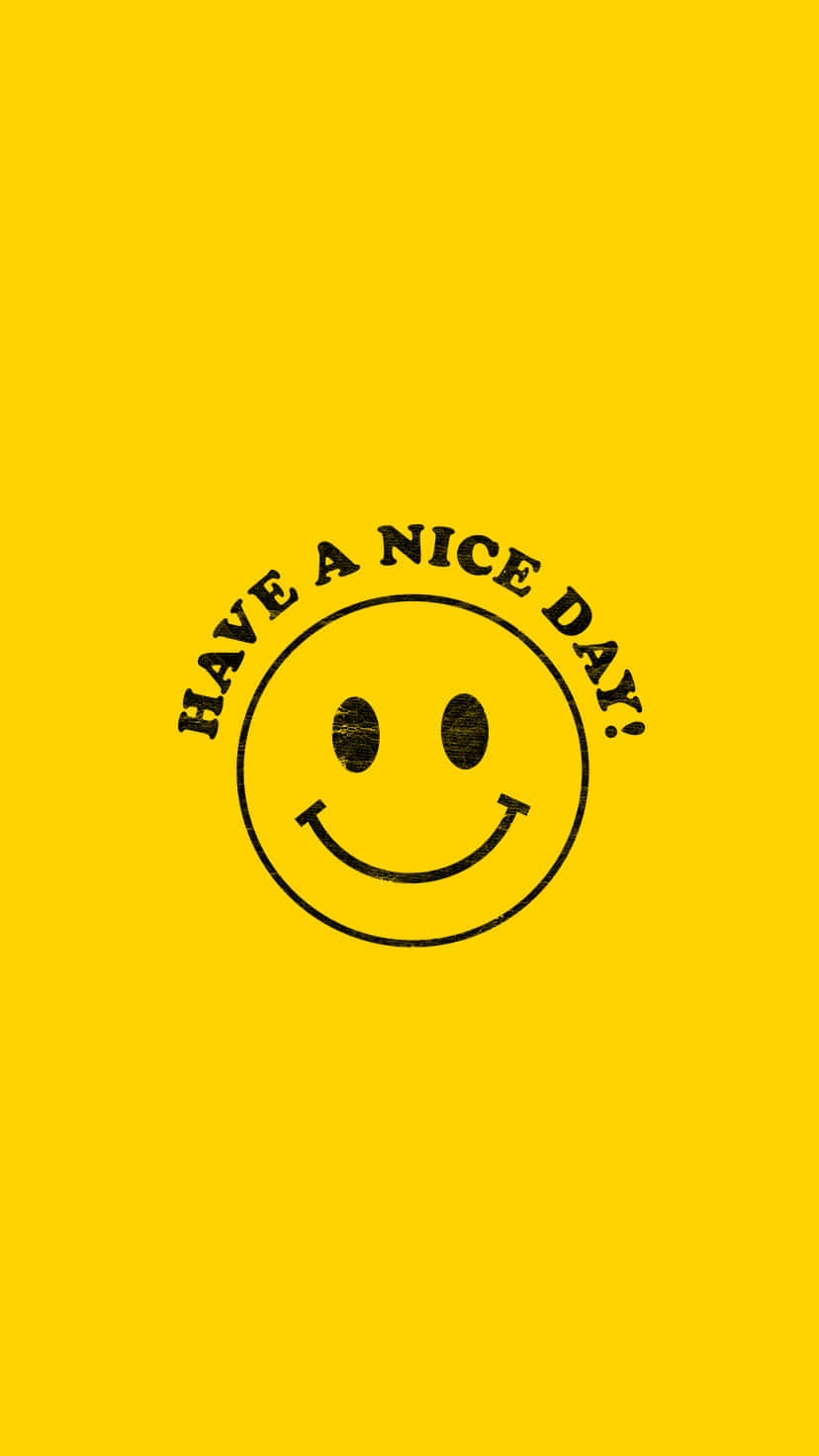 可愛開心的孩子 壁紙 — 一個大膽的黑色笑臉，上面有弧形文字「HAVE A NICE DAY!」，背景是充滿活力的黃色。