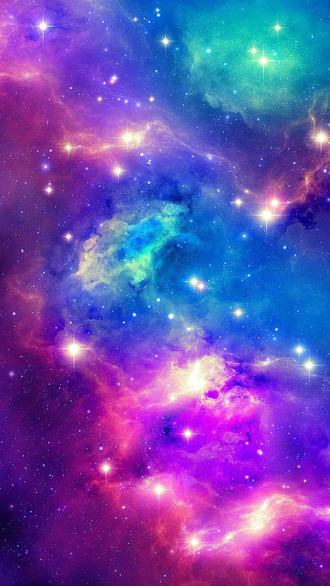 可愛鮮豔 Pastel 星空 壁紙 — 充滿活力的宇宙星雲以電光紫、粉紅和藍色旋轉，點綴著閃爍的星星。