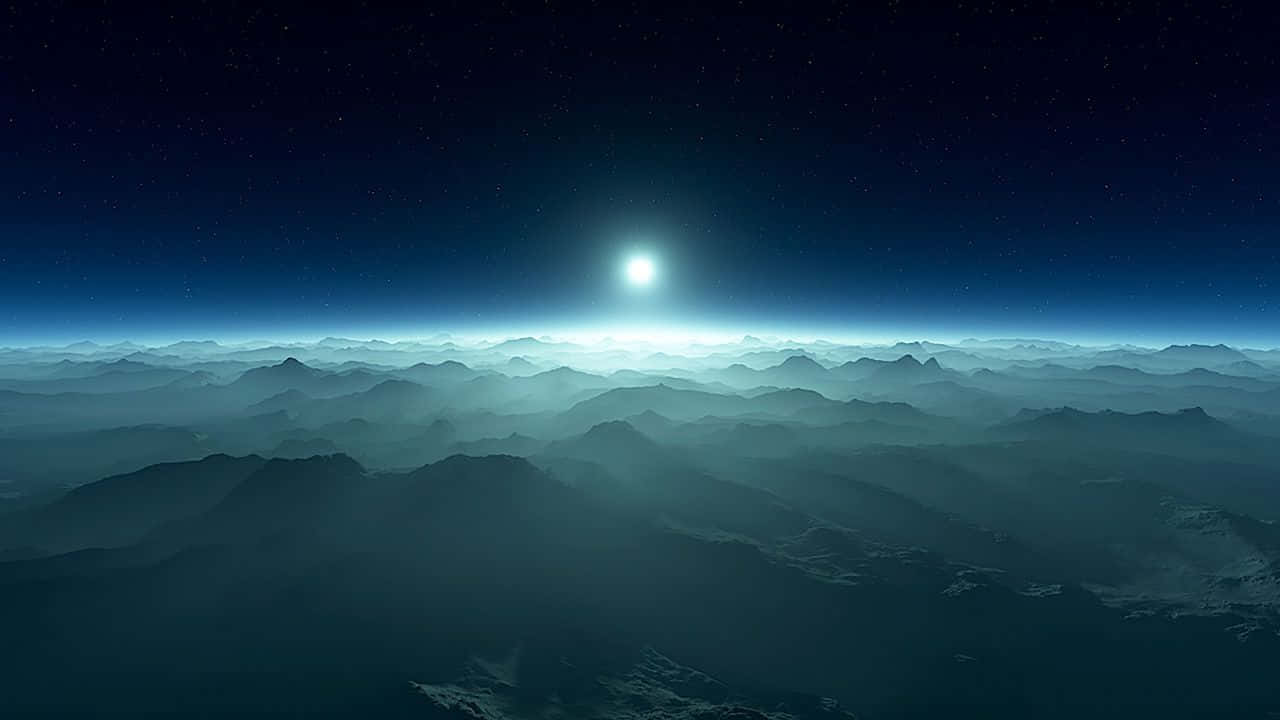 繁星夜空下的山脈，地平線上有發光的天體