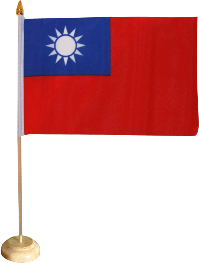 台灣國旗旗桿 壁紙 — 一面台灣小桌旗，藍色長方形與紅色旗地上的白色太陽，安裝在木桿上，背景為黑色。
