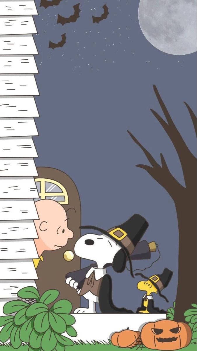 史努比 桌布 壁紙 — 史努比和胡士托穿著萬聖節服裝，在滿月下蝙蝠飛舞的白樺樹後探出頭來。