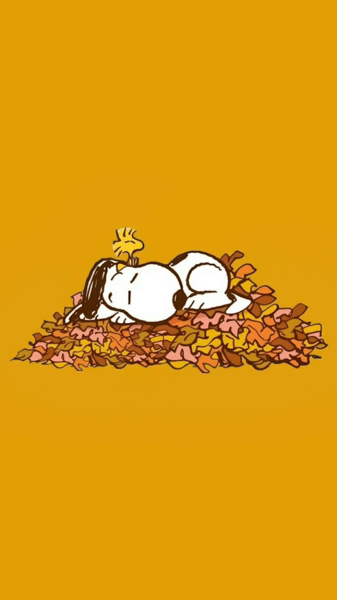 Snoopy Fall 桌布 壁紙 — 史努比在堆滿色彩繽紛的秋葉中安詳入睡，頭上站著胡士托，背景為純橙色。