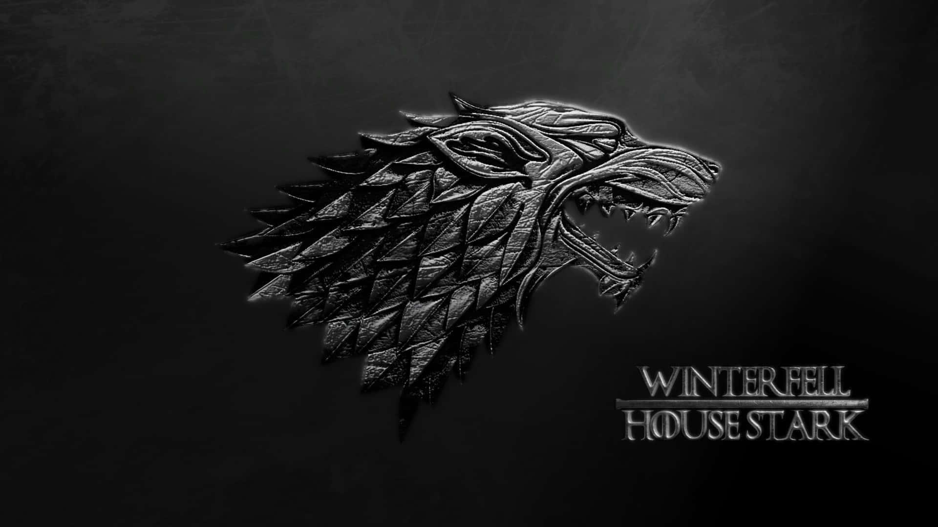 金屬狼頭標誌，在深色背景上帶有「Winterfell House Stark」文字。 — 冰與火之歌 壁紙
