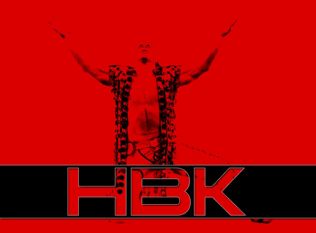 摔角手 HBK 戴鎖鏈舉臂於紅色背景上。