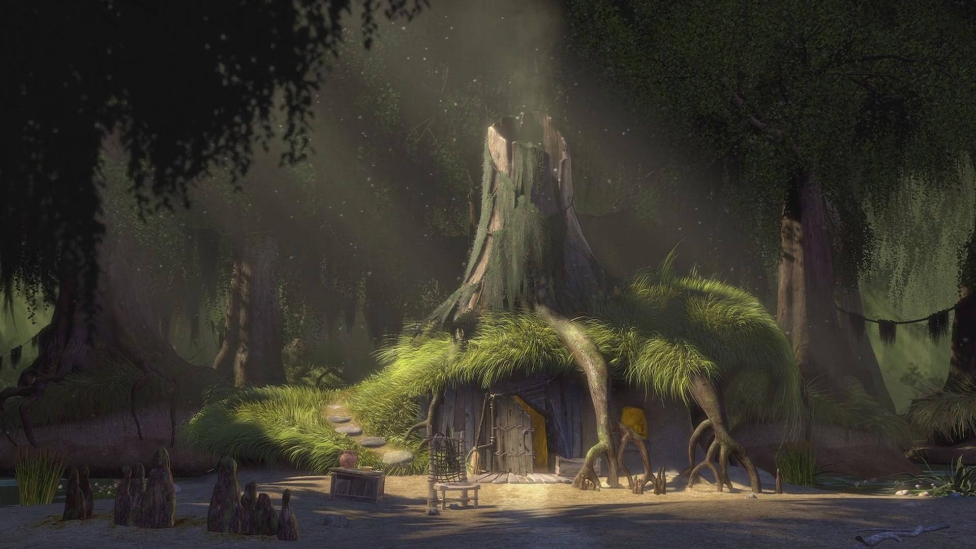 史瑞克沼澤小屋 壁紙 — 神秘樹屋隱藏在茂密的森林中，發光的光線穿過樹冠。