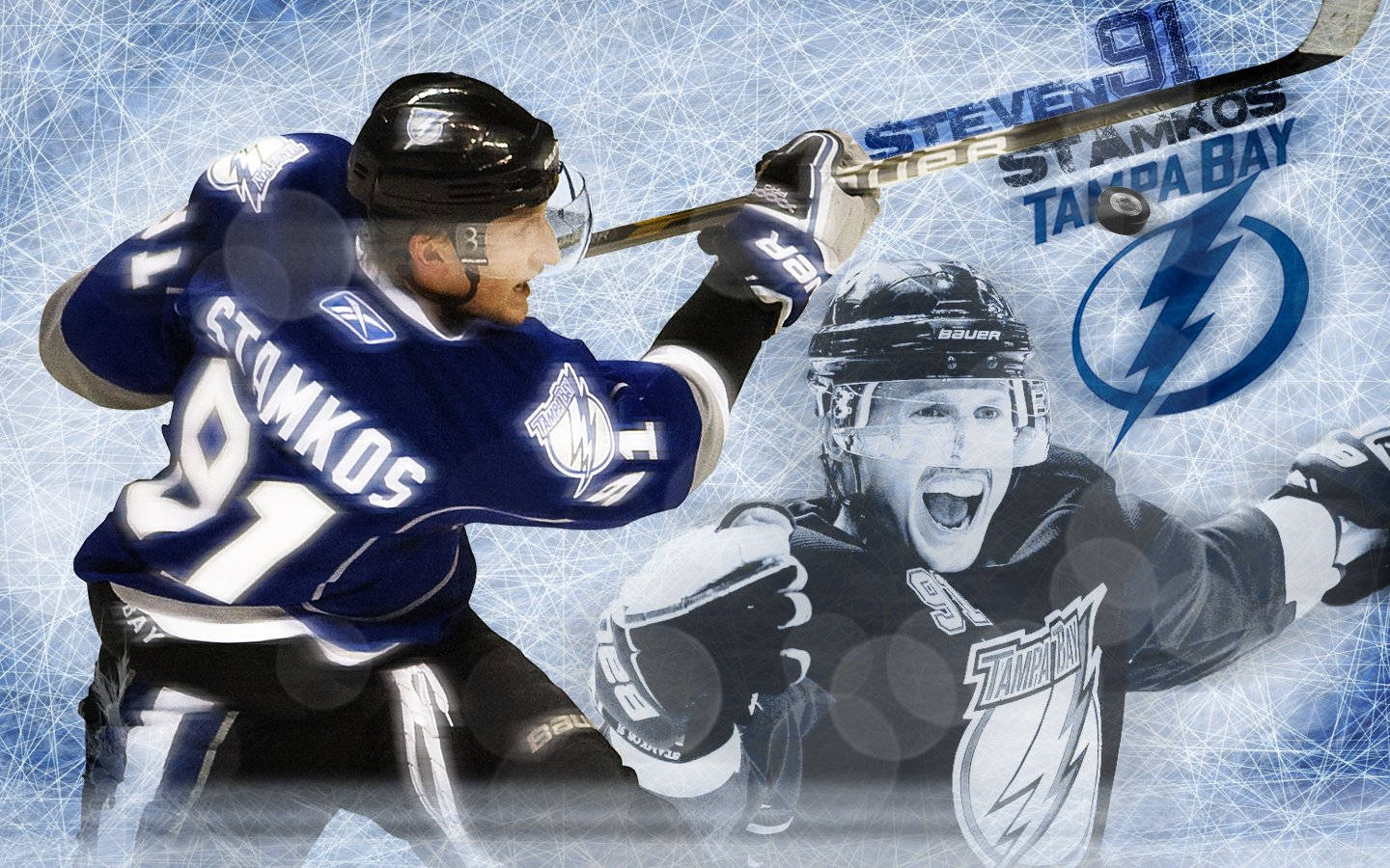 史蒂文·史塔科斯 坦帕灣光芒隊冰球精彩瞬間 壁紙 — 冰球運動員 Steven Stamkos 身穿坦帕灣閃電隊裝備，在動態冰裂背景下舉起球棍慶祝。