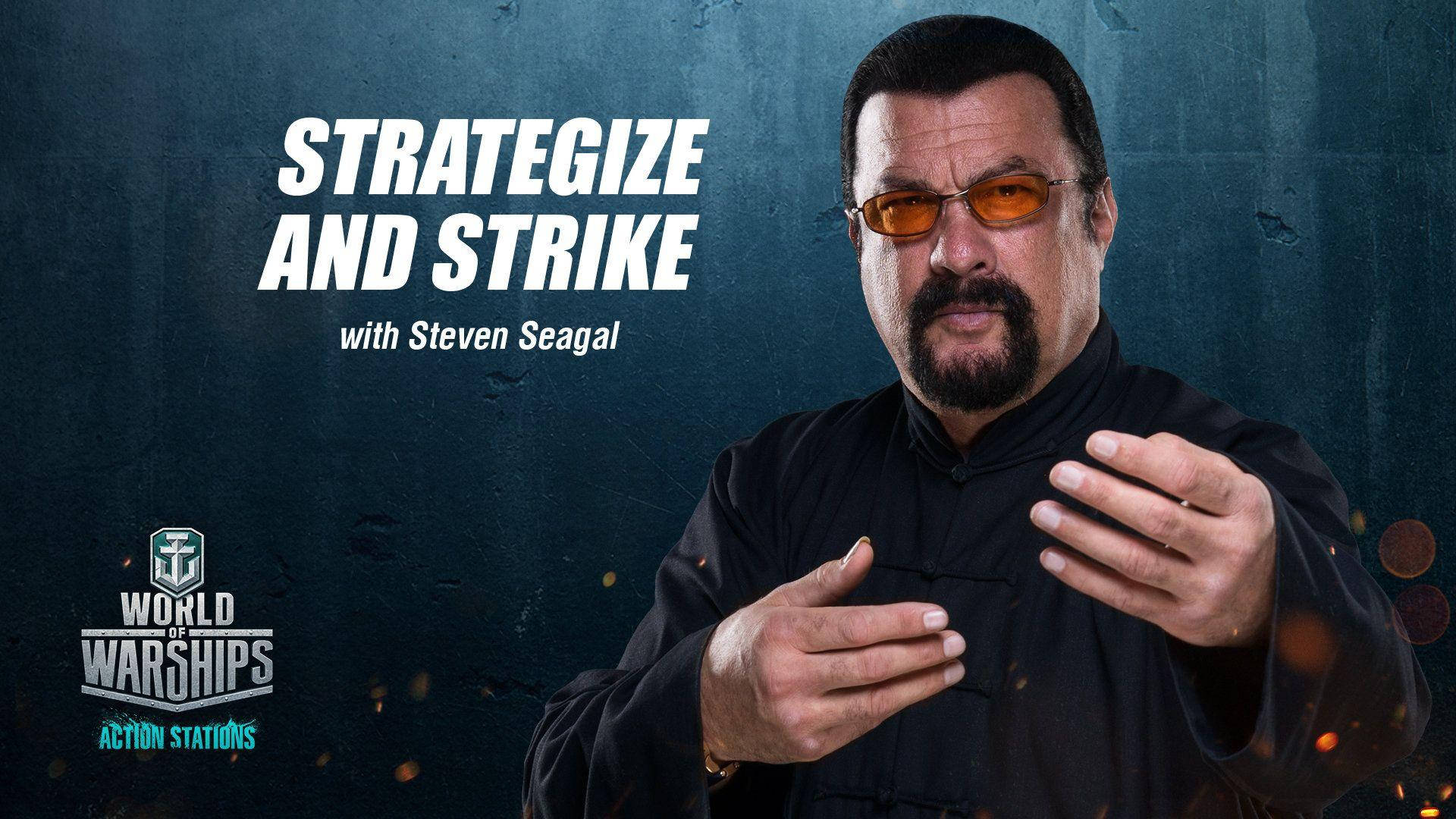 史蒂芬·西格以武術姿勢搭配火花和「Strategize and Strike」文字，用於《戰艦世界》。