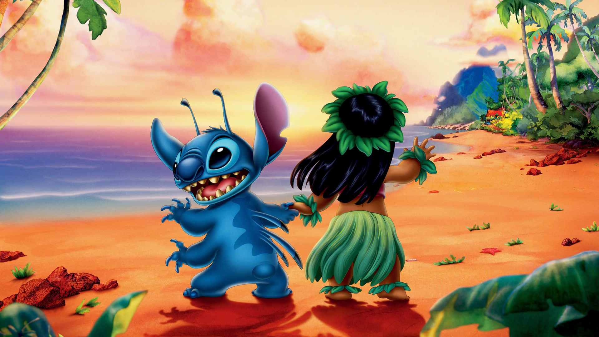 Cute Lilo And Stitch 桌布 壁紙 — 史迪奇和莉蘿在熱帶海灘上日落時分快樂地跳舞，背景有棕櫚樹和海洋。